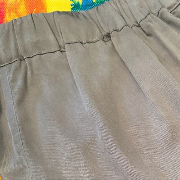 NWT Rainbow Gay Pride Gray Unisex Shorts with rainbow on sides Size Large - Picture 6 of 10